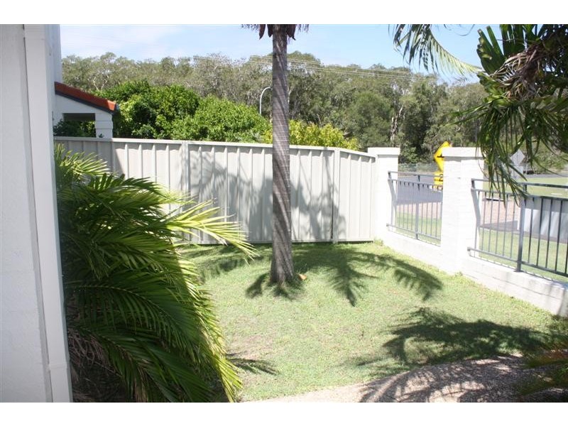 2/1 Urara Street, Yamba NSW 2464