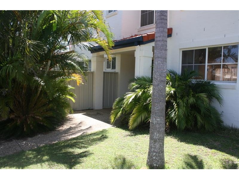 2/1 Urara Street, Yamba NSW 2464