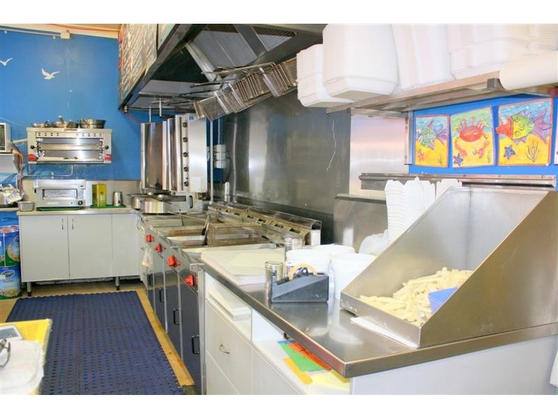 Shop 8/4 Wooli Street, Yamba NSW 2464