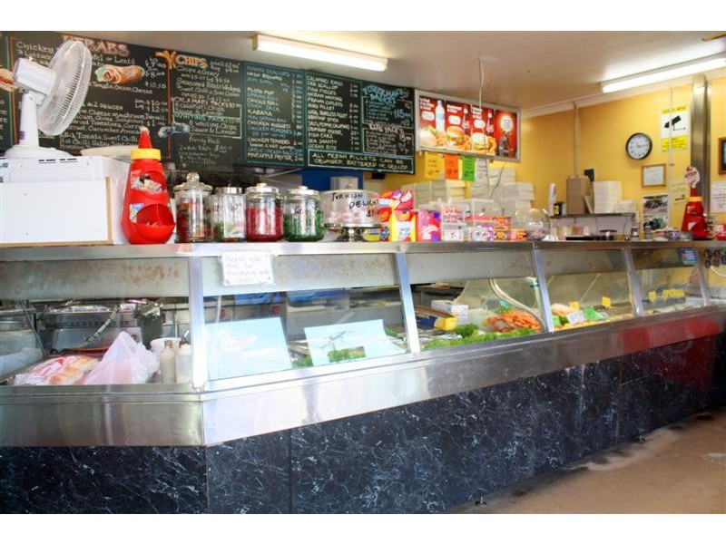 Shop 8/4 Wooli Street, Yamba NSW 2464