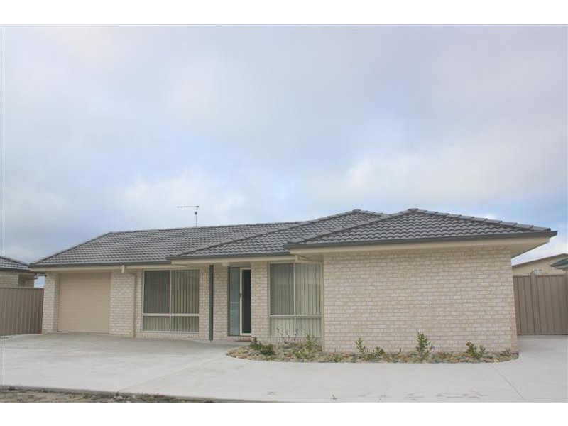 2/24 Kookaburra Court, Yamba NSW 2464