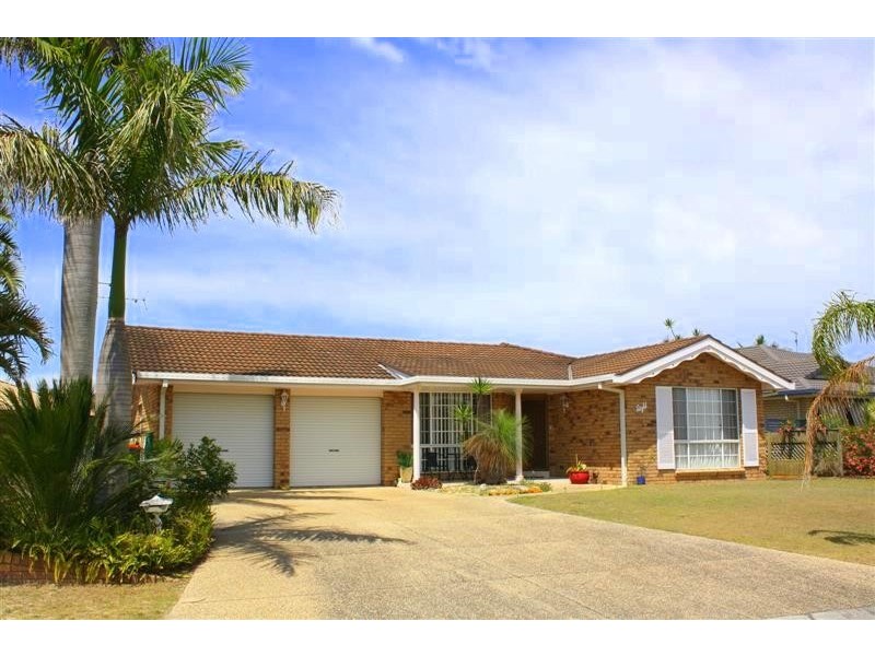 8 Melaleuca Drive, Yamba NSW 2464