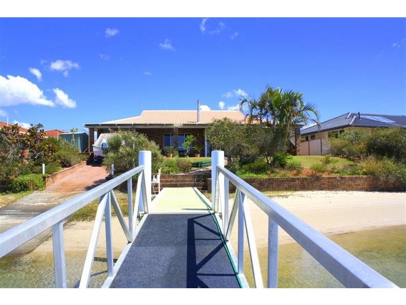 16 Acacia Circuit, Yamba NSW 2464