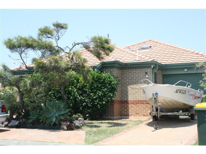 10 Blue Water Court, Yamba NSW 2464