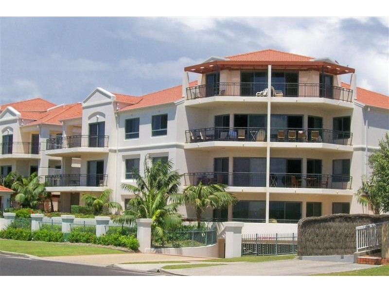 1 – 3 / 18 Pacific Parade, Yamba NSW 2464