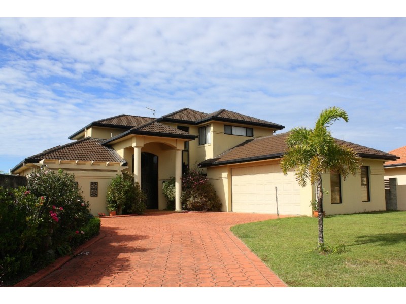 12 Edgewater Close, Yamba NSW 2464