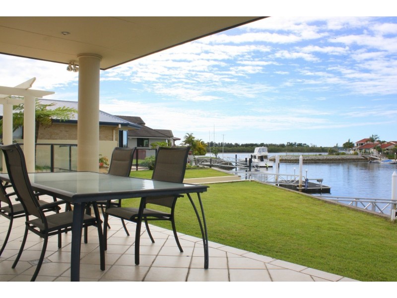 12 Edgewater Close, Yamba NSW 2464