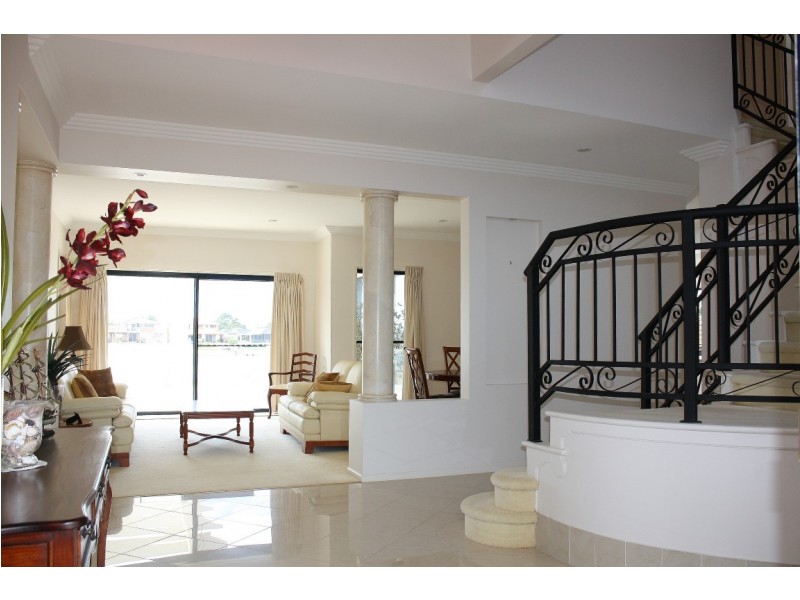 12 Edgewater Close, Yamba NSW 2464