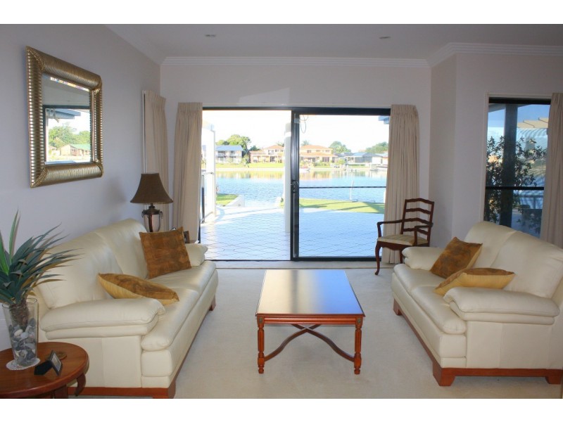 12 Edgewater Close, Yamba NSW 2464