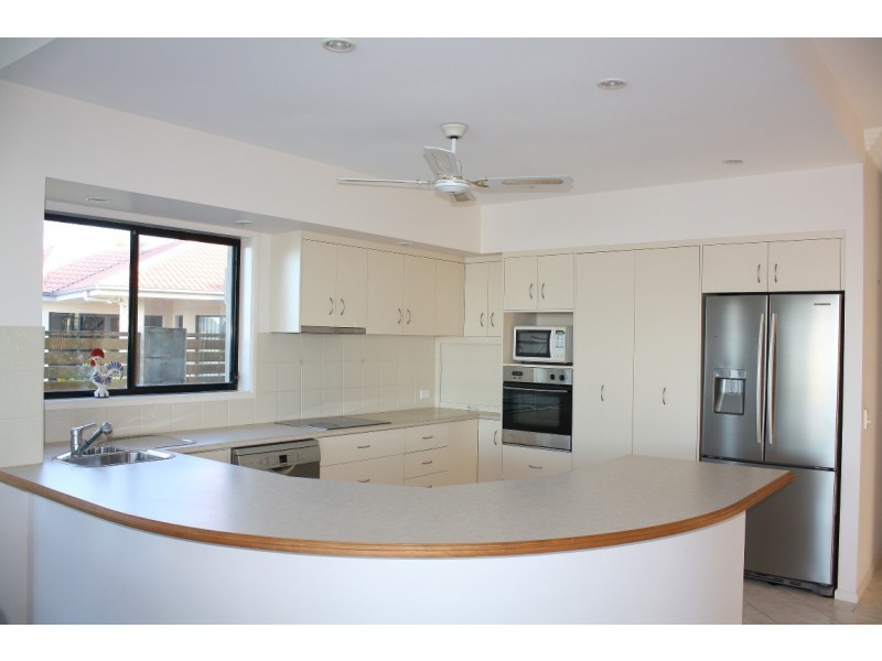 12 Edgewater Close, Yamba NSW 2464