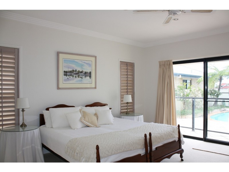 12 Edgewater Close, Yamba NSW 2464