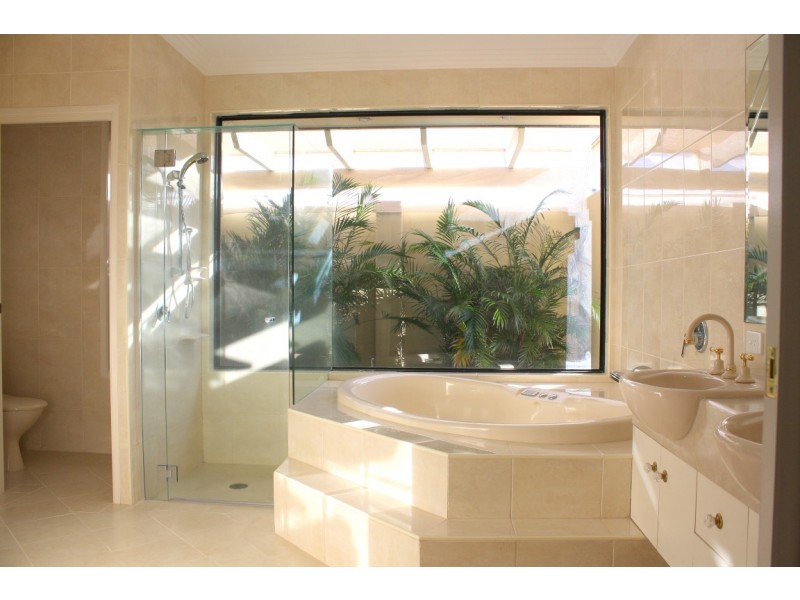 12 Edgewater Close, Yamba NSW 2464