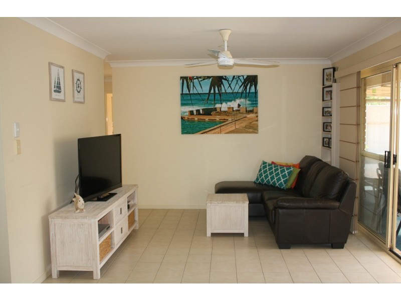 25 Admiralty Court, Yamba NSW 2464