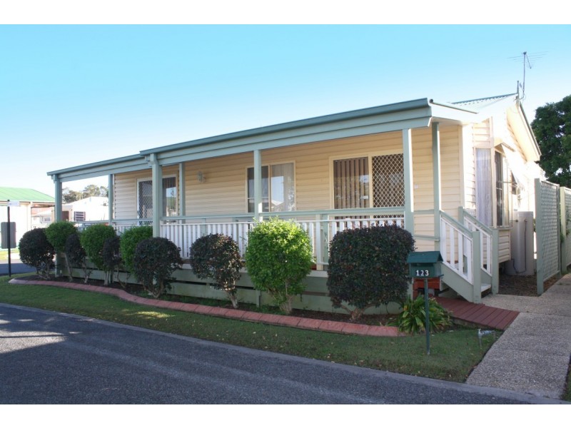 123 Jasmine Avenue, Palm Lake, Yamba NSW 2464
