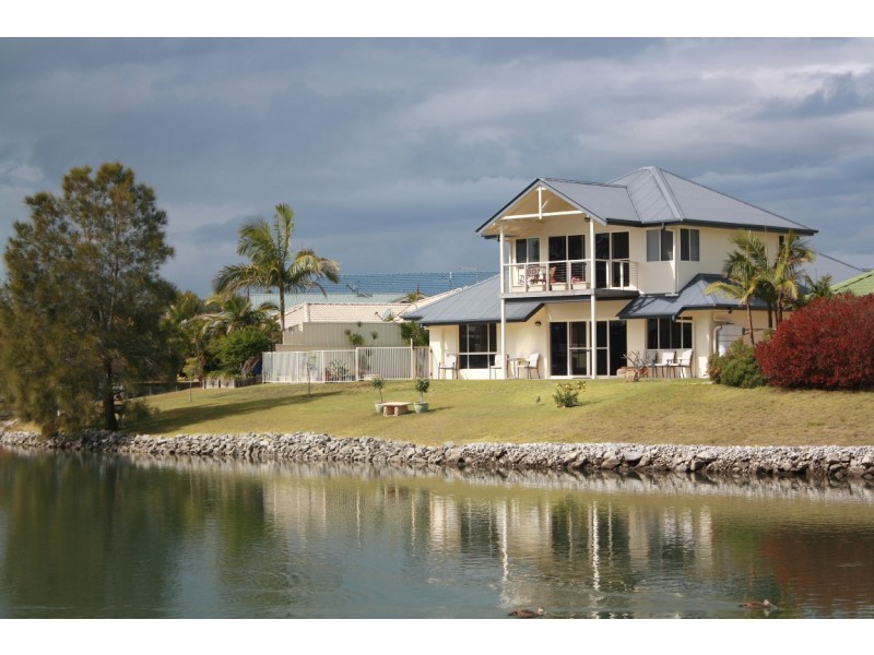 8 Newport Island Circuit, Yamba NSW 2464