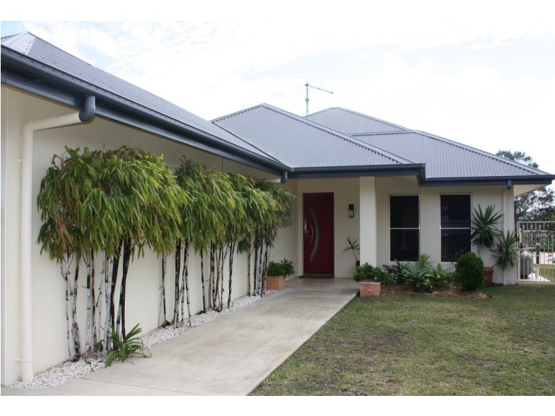 8 Newport Island Circuit, Yamba NSW 2464