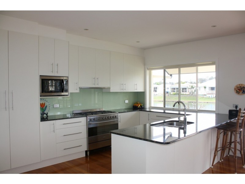 8 Newport Island Circuit, Yamba NSW 2464