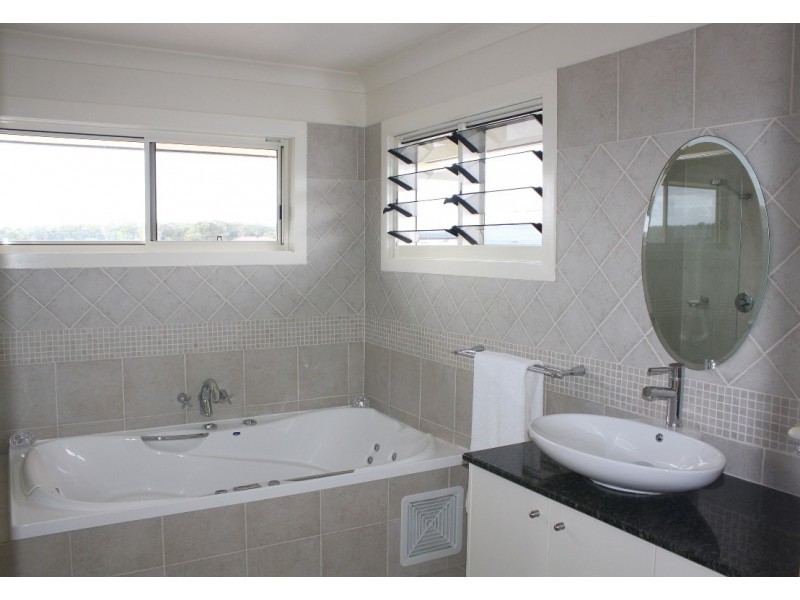 8 Newport Island Circuit, Yamba NSW 2464