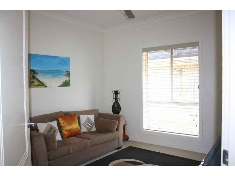 8 Newport Island Circuit, Yamba NSW 2464