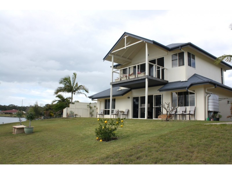 8 Newport Island Circuit, Yamba NSW 2464