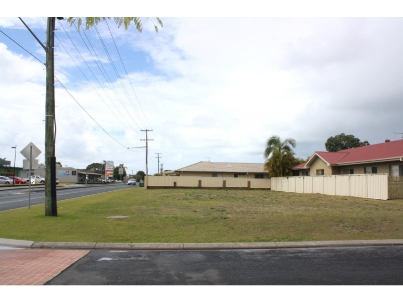 1 Tom Thumb Place, Yamba NSW 2464