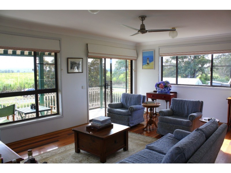 328 School Road, Palmers Island NSW 2463