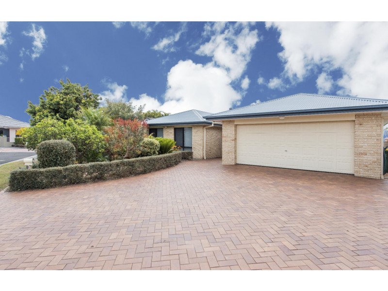 14 Edgewater Close, Yamba NSW 2464