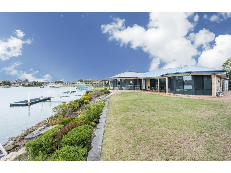 14 Edgewater Close, Yamba NSW 2464