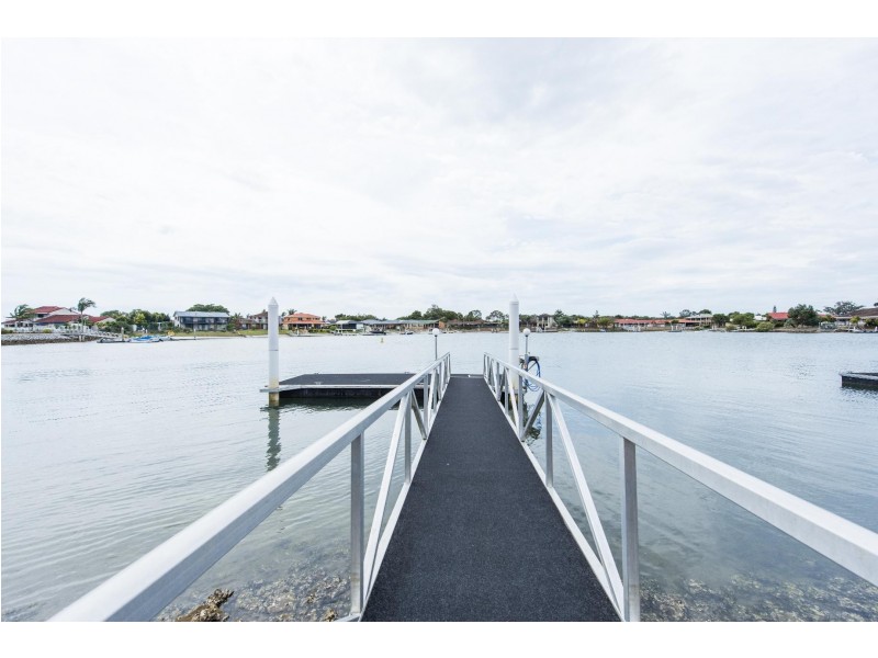 14 Edgewater Close, Yamba NSW 2464