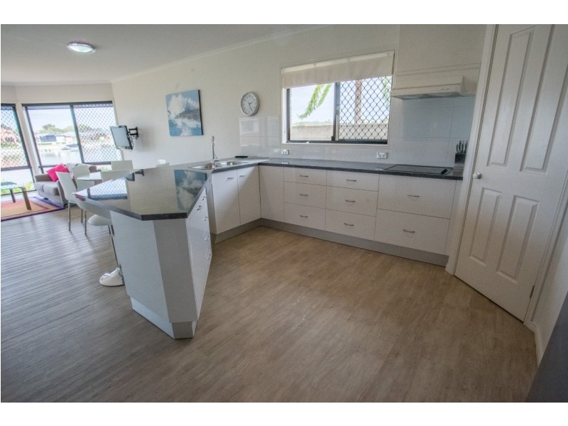 14 Edgewater Close, Yamba NSW 2464