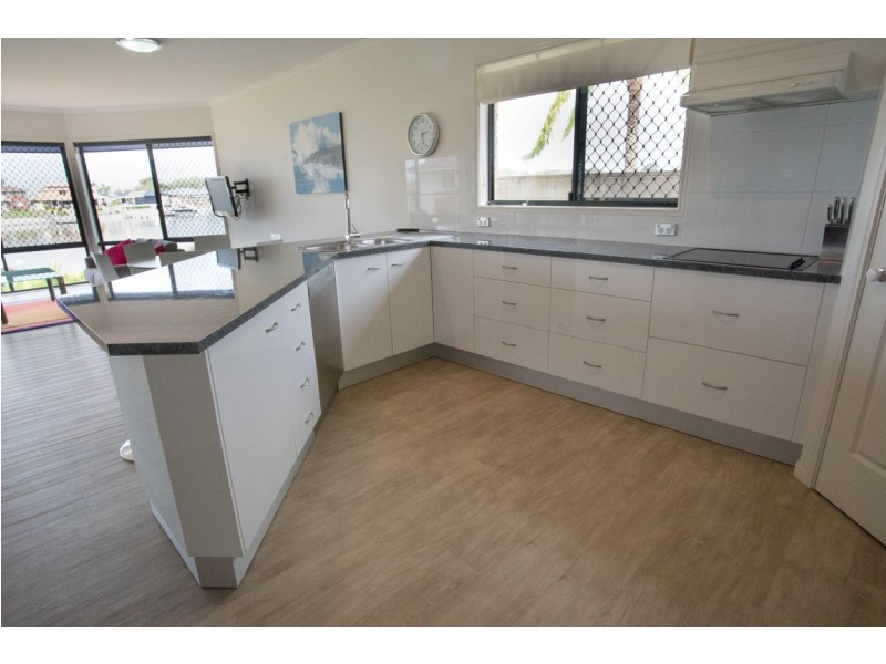 14 Edgewater Close, Yamba NSW 2464