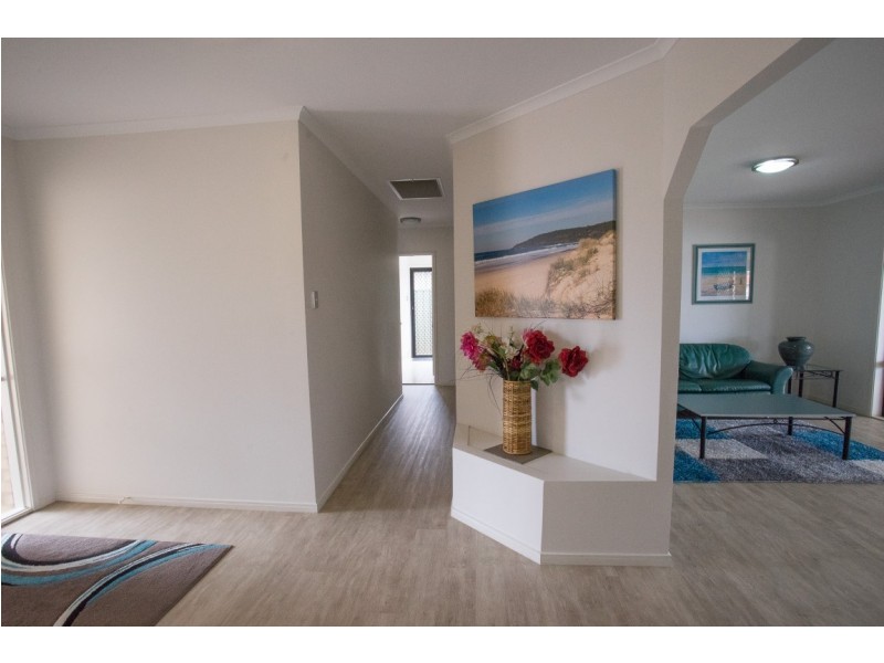 14 Edgewater Close, Yamba NSW 2464