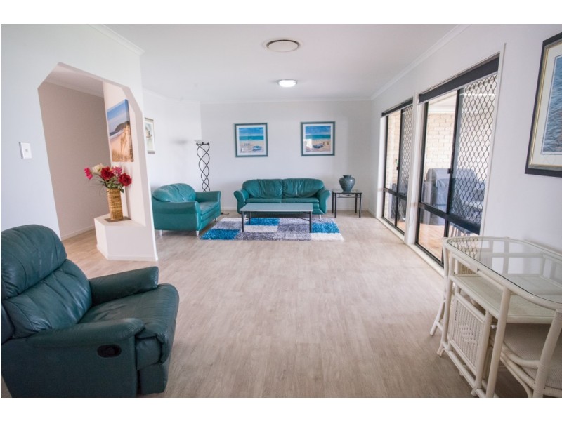 14 Edgewater Close, Yamba NSW 2464