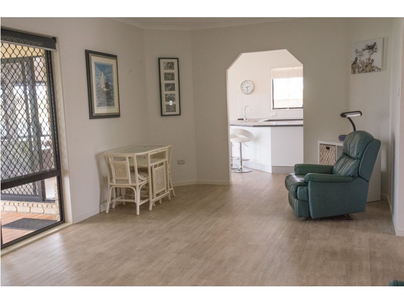 14 Edgewater Close, Yamba NSW 2464