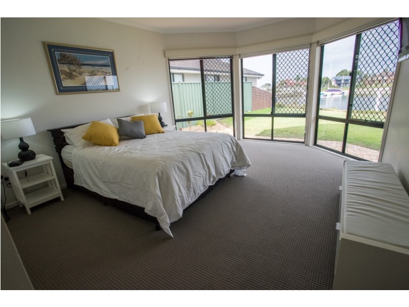 14 Edgewater Close, Yamba NSW 2464