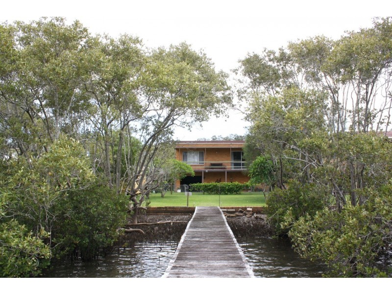 17 Oyster Channel Rd, Micalo Island NSW 2464