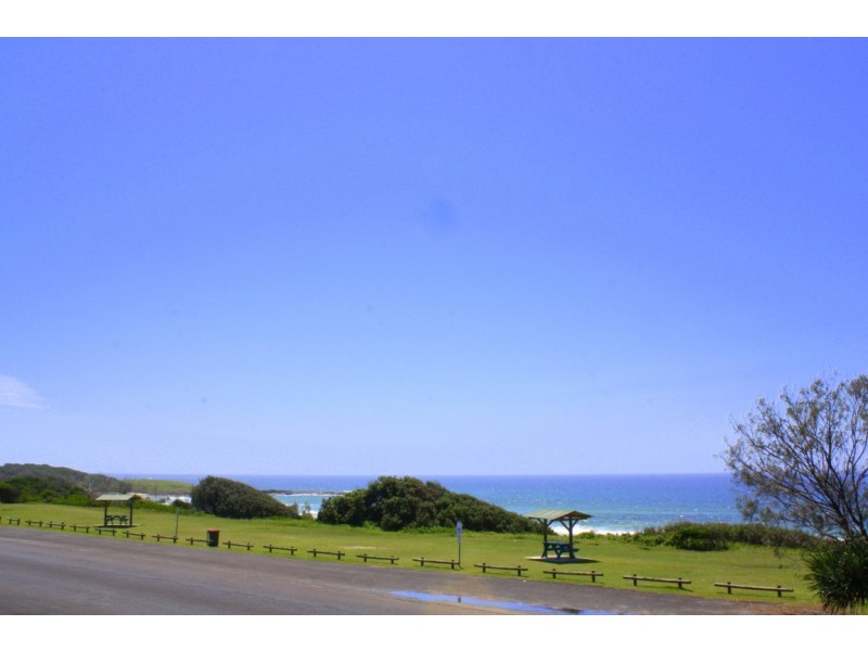 2/16 Pacific Parade, Yamba NSW 2464