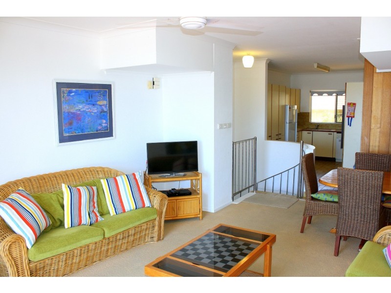 2/16 Pacific Parade, Yamba NSW 2464
