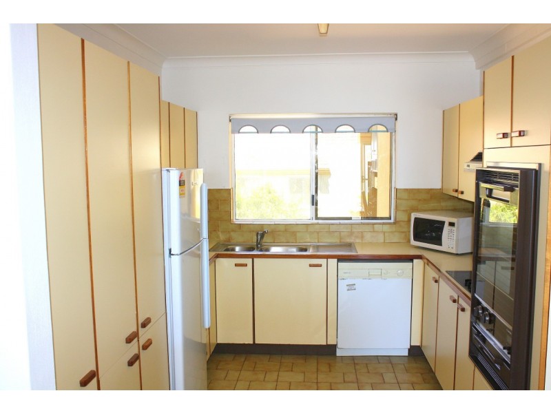 2/16 Pacific Parade, Yamba NSW 2464