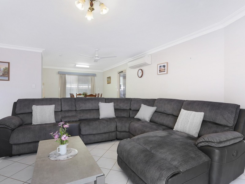 2/25 Casuarina Close, Yamba NSW 2464