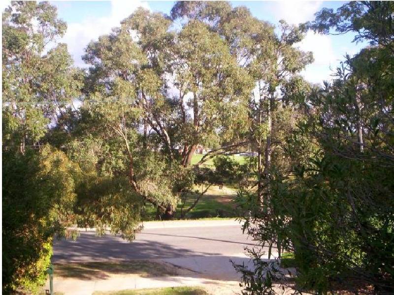 5 Wangalla Road, Koongamia WA 6056