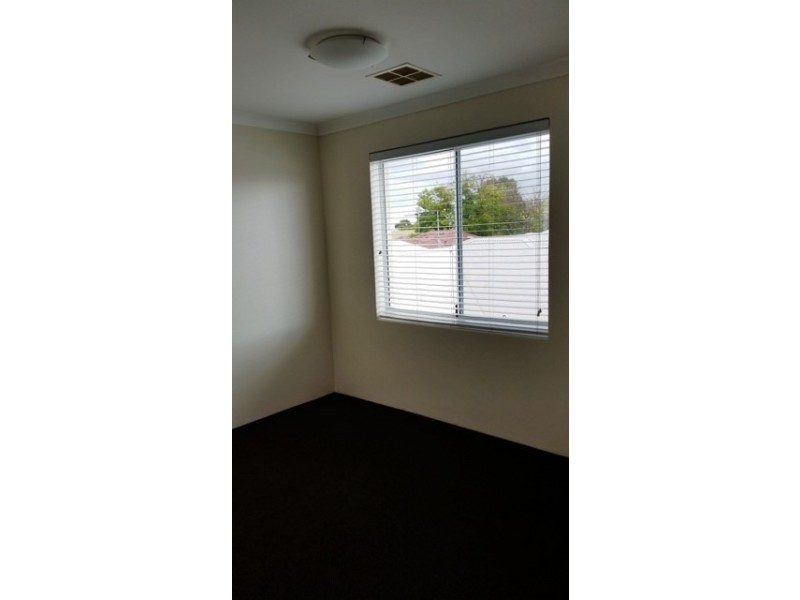 3/12 CHARLES EAST STREET, Midland WA 6056