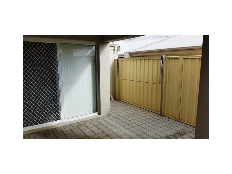 3/12 CHARLES EAST STREET, Midland WA 6056