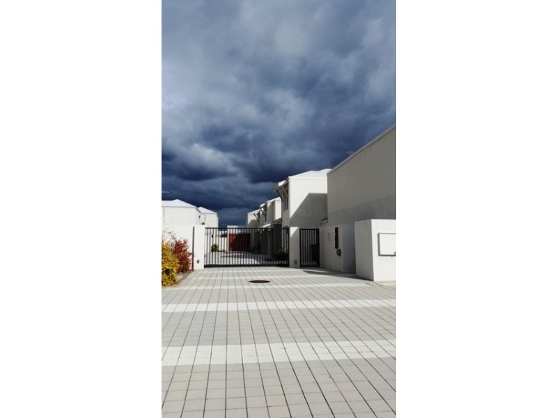 3/12 CHARLES EAST STREET, Midland WA 6056