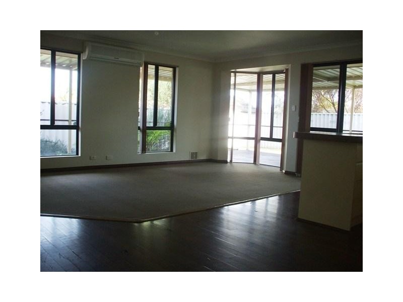 20 Coomer Elbow, South Guildford WA 6055