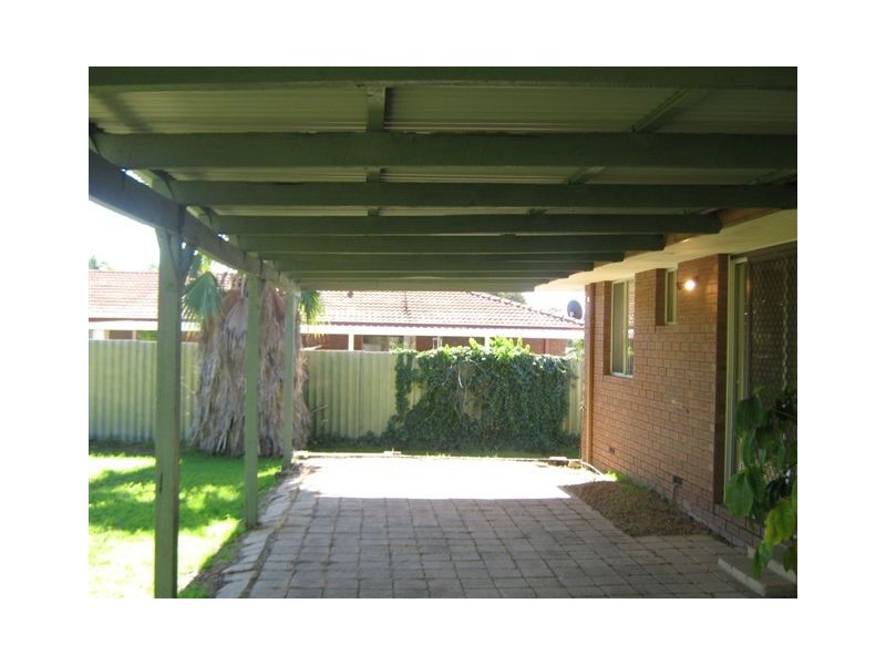 8 Markham Way, Swan View WA 6056