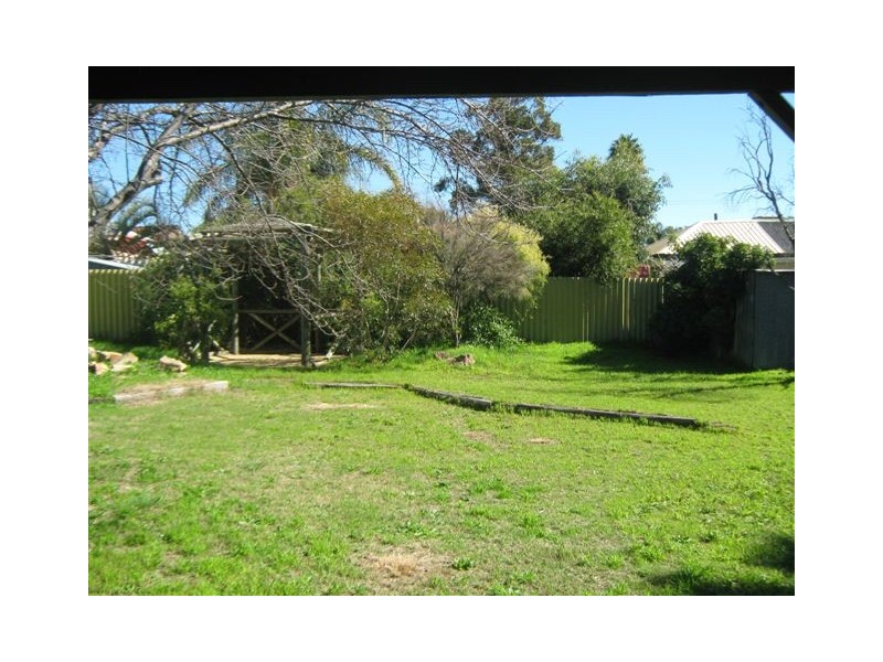 8 Markham Way, Swan View WA 6056