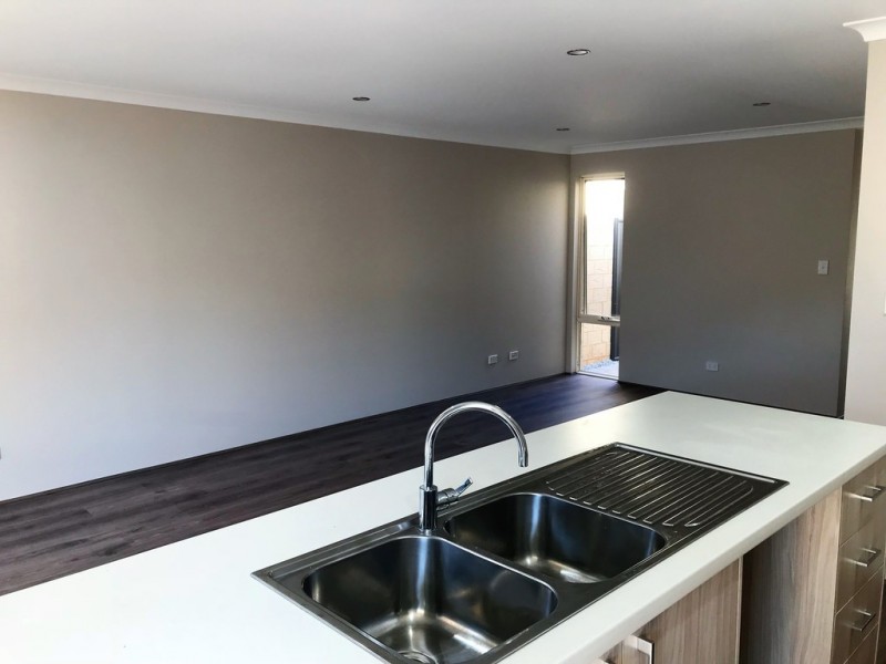 44 BURROWS LOOP, Midvale WA 6056