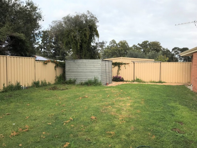 15 BURTON RETREAT, Stratton WA 6056