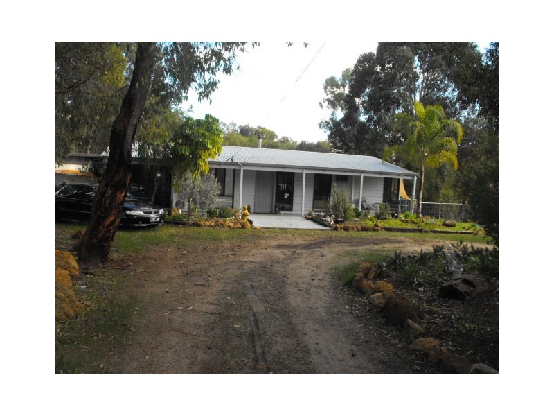 7 Parklands Road, Stoneville WA 6081